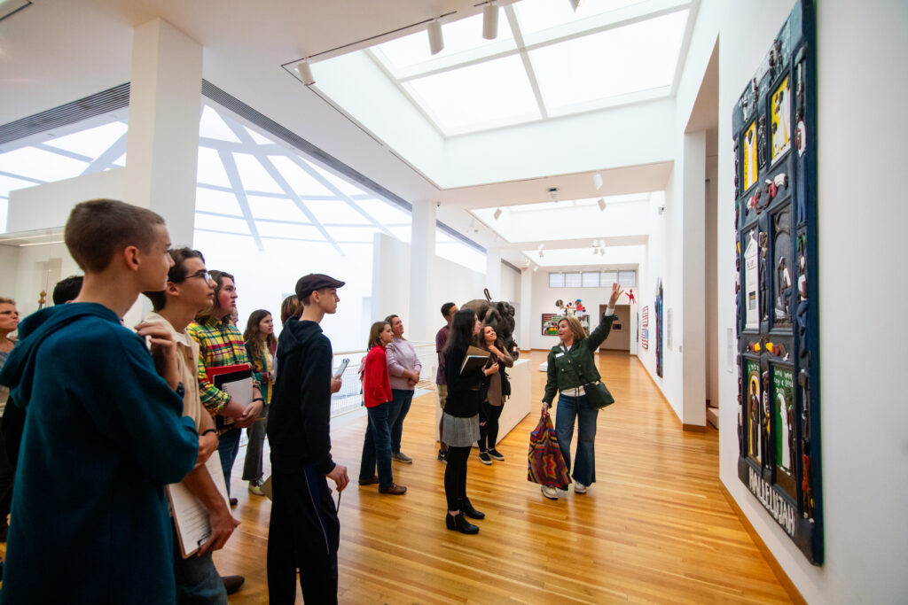 Highmuseum Fallschoolvisits 2023 Alphonso 39 O2 Group of students looking at an art work during a tour of the museum.